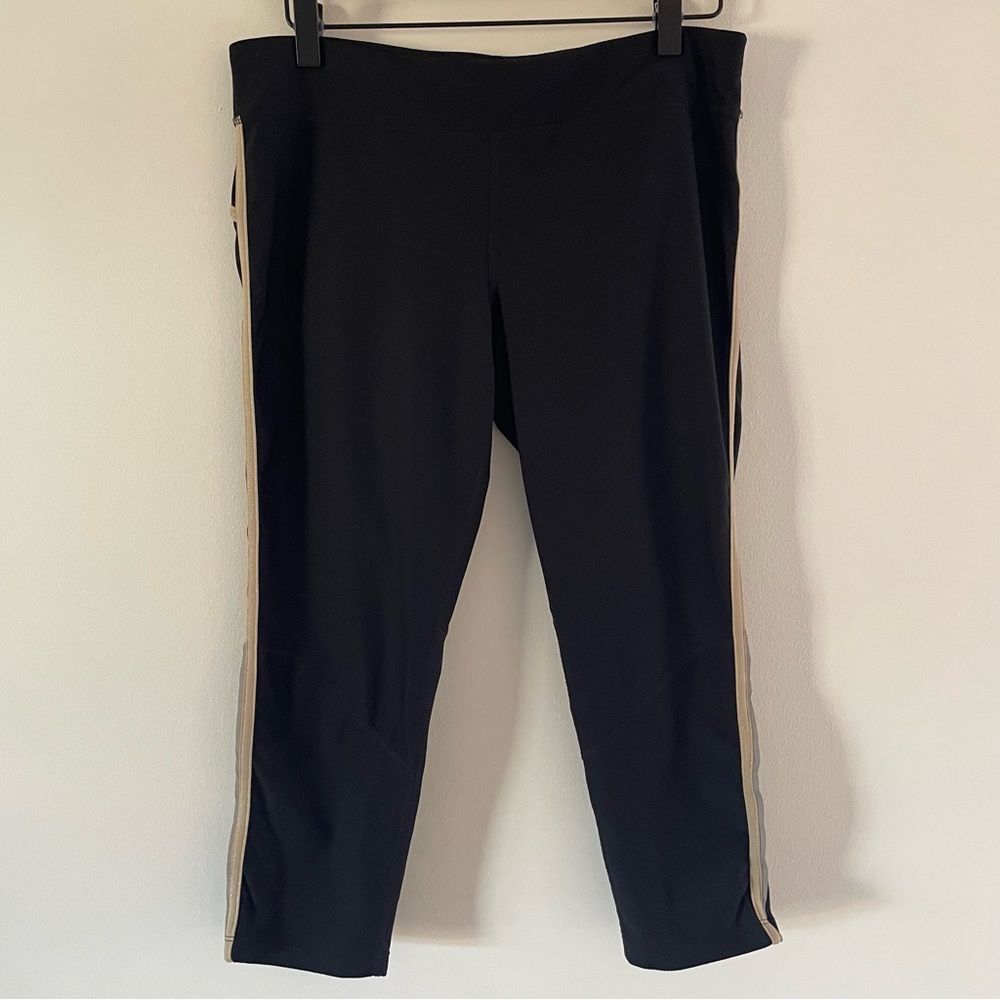 Activewear Capri Pants Black with Tan Stripe Xersion Women’s Medium